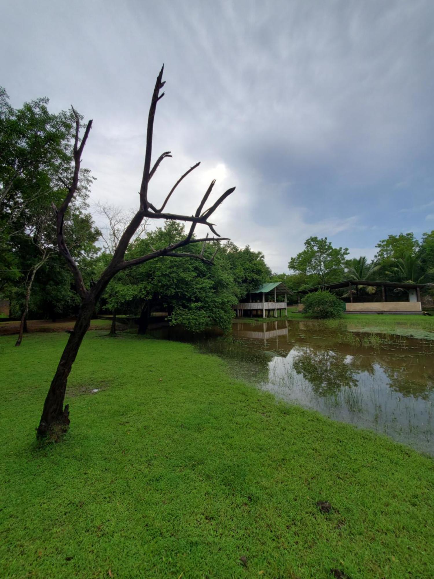 Clay Hut Village Polonnaruwa Exterior photo