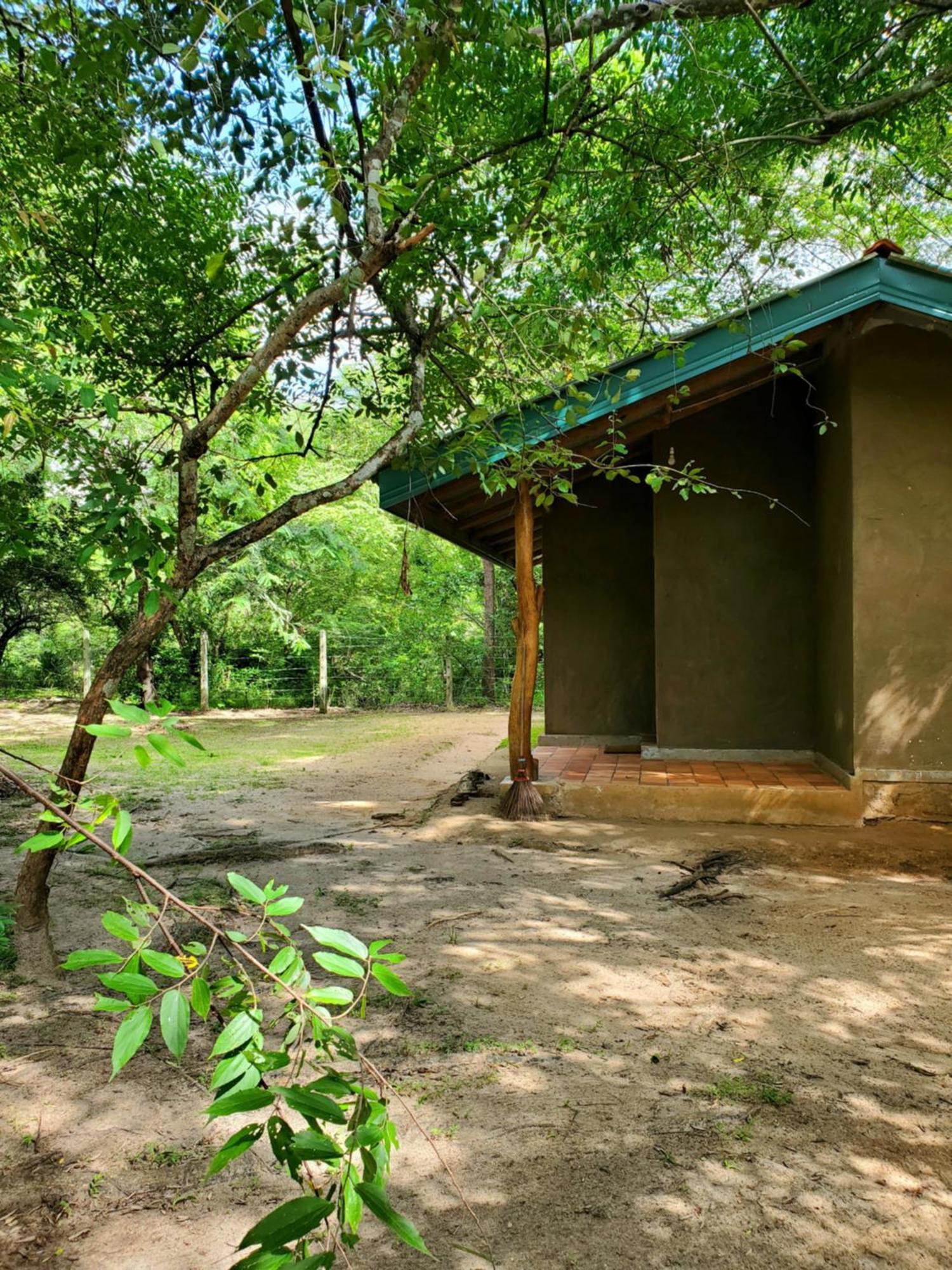 Clay Hut Village Polonnaruwa Exterior photo
